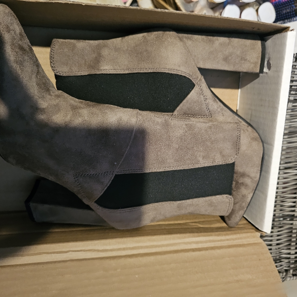 GUESS..  brown&black Chunky Boots.. womens size 7.5